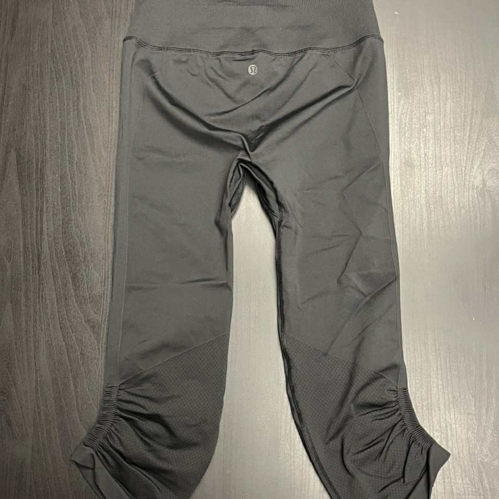 Lululemon Ebb Flow Tights - Sz 8 - Picture 2 of 3